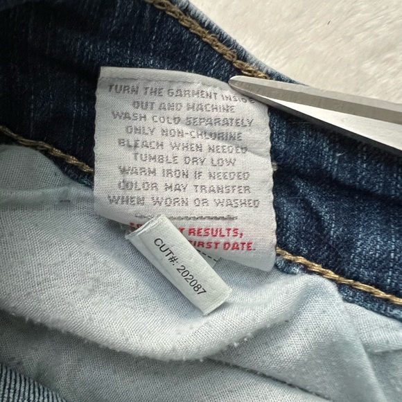 Torrid Embroidered Skinny Capri Blue Denim Jeans, Size 10 - Picture 13 of 13